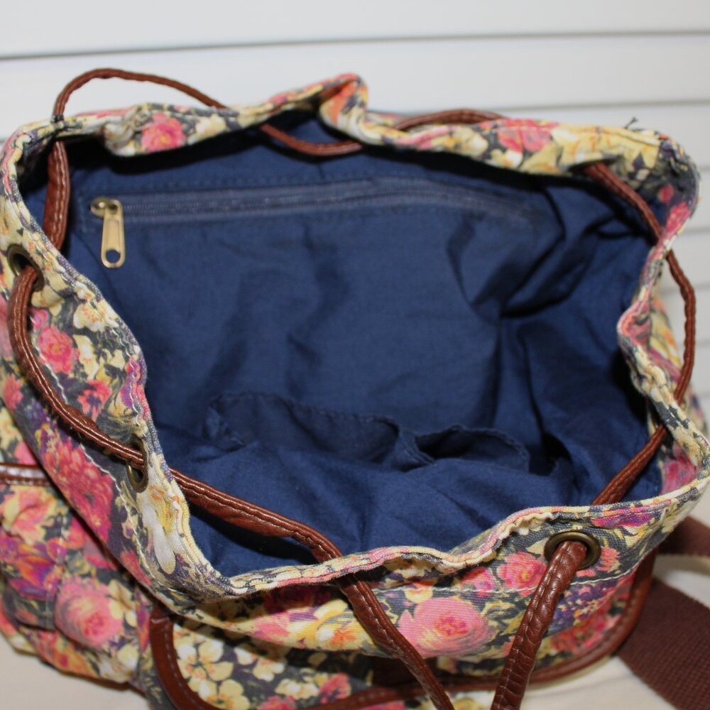 Floral Cloth Backpack - Picture 4 of 7